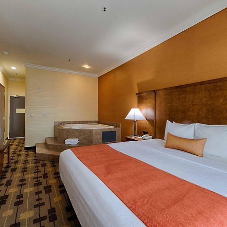 Best Western Plus Delta Inn & Suites Oakley Exterior photo