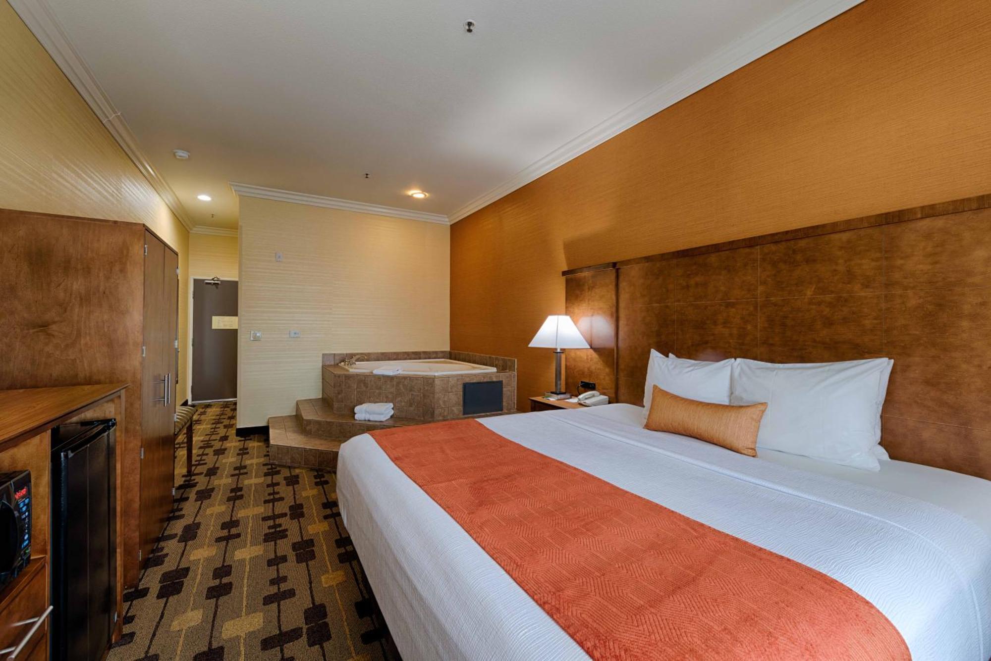 Best Western Plus Delta Inn & Suites Oakley Exterior photo