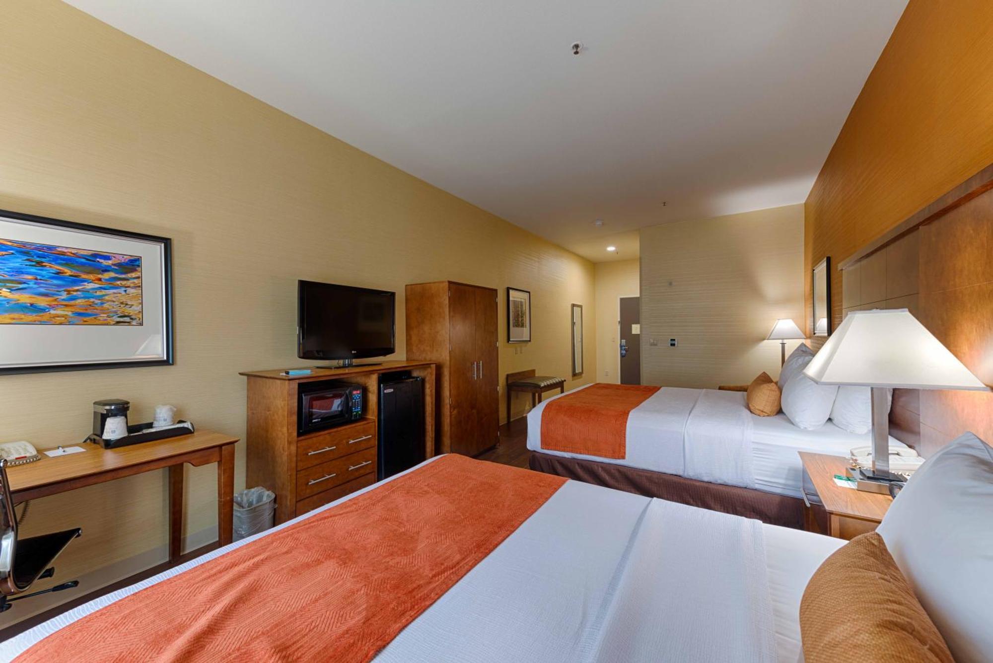 Best Western Plus Delta Inn & Suites Oakley Exterior photo