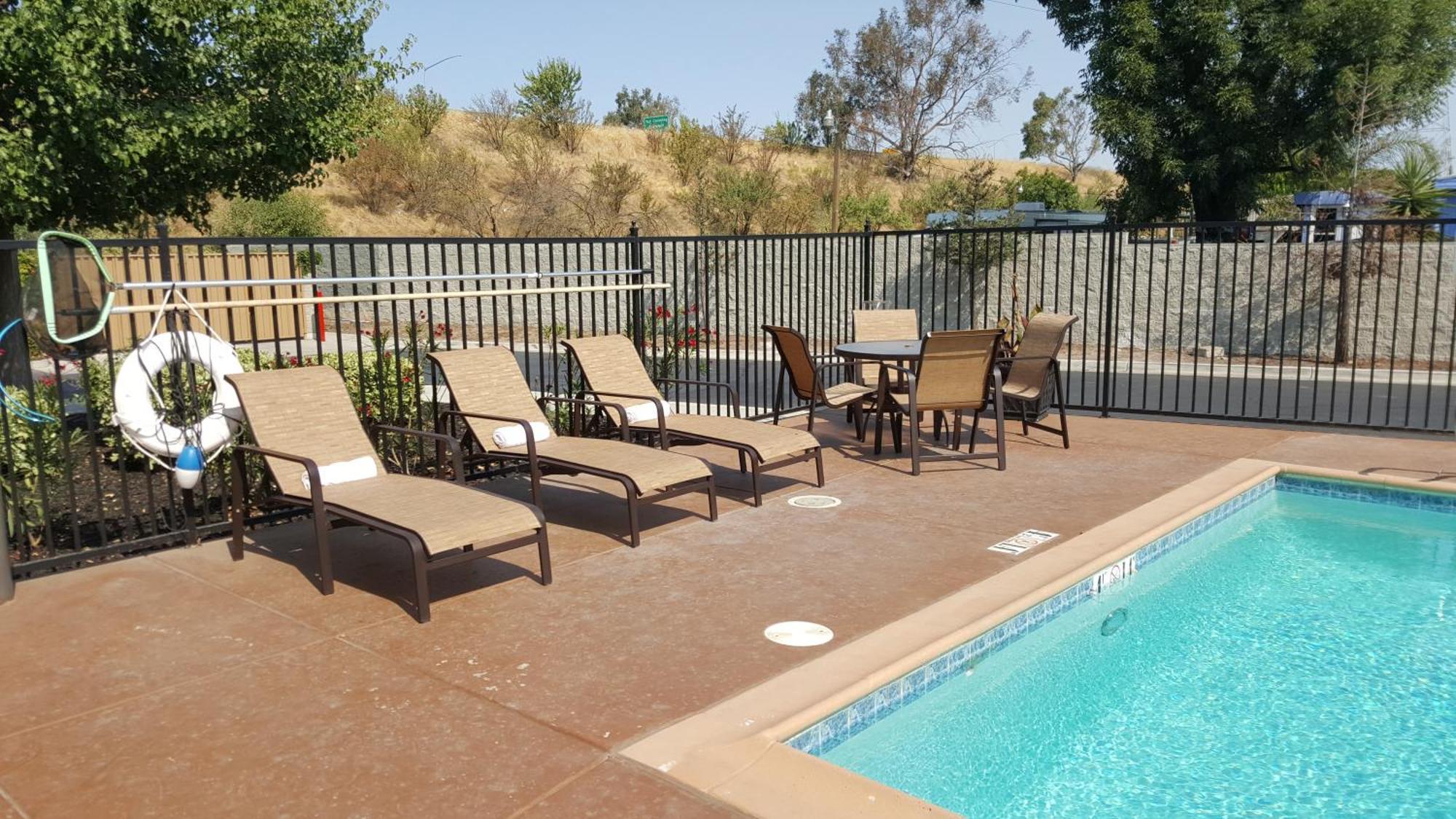 Best Western Plus Delta Inn & Suites Oakley Exterior photo