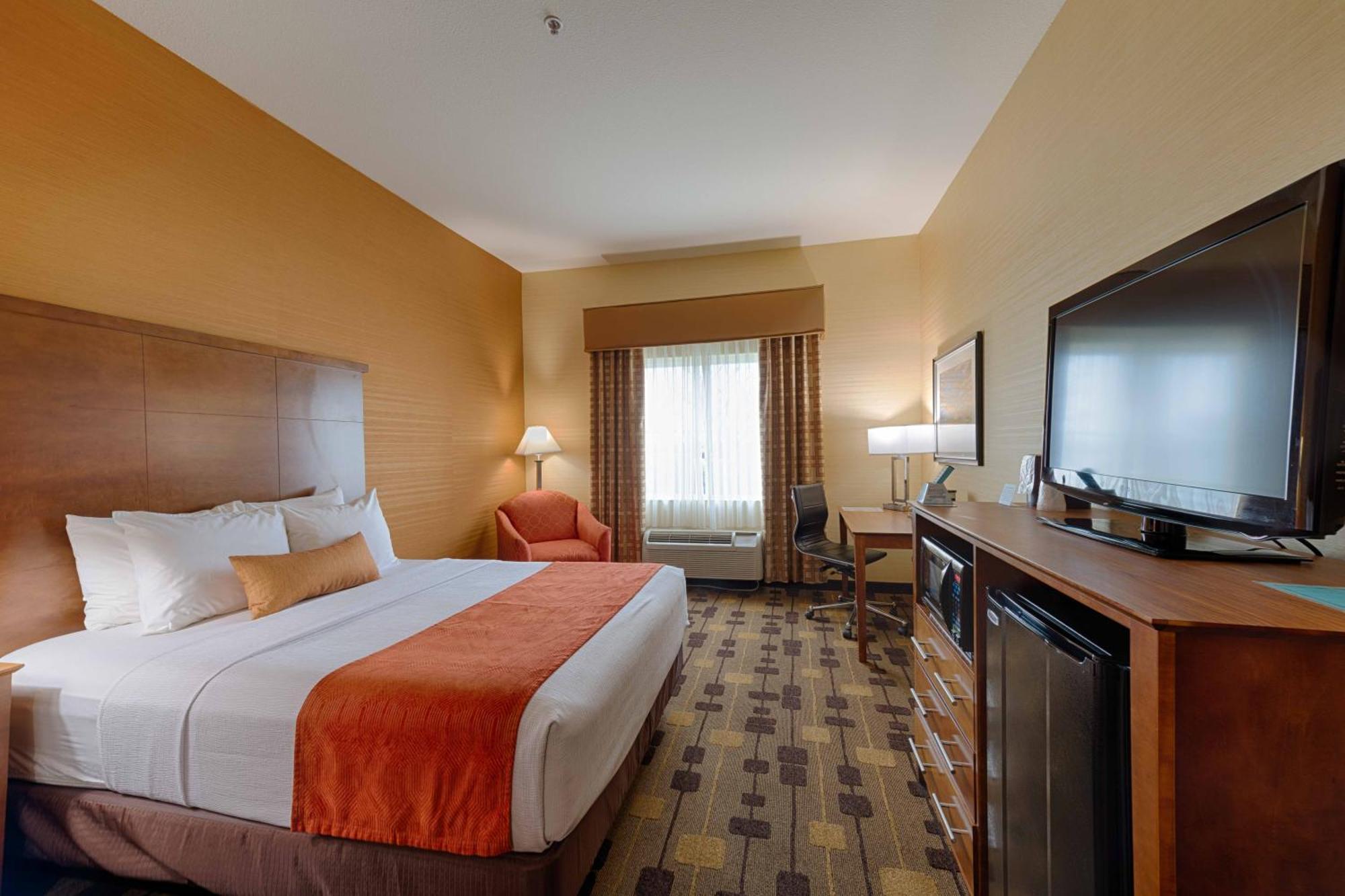 Best Western Plus Delta Inn & Suites Oakley Exterior photo