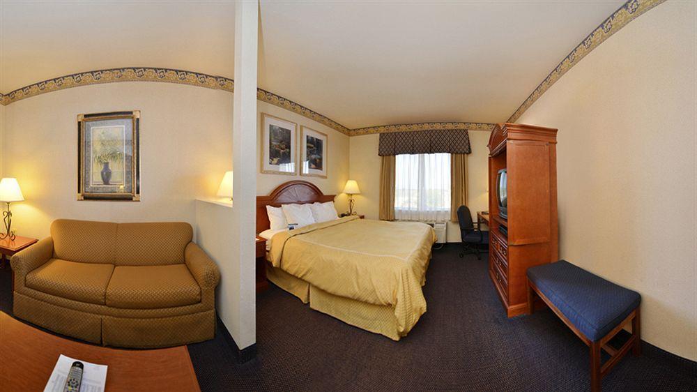 Best Western Plus Delta Inn & Suites Oakley Exterior photo