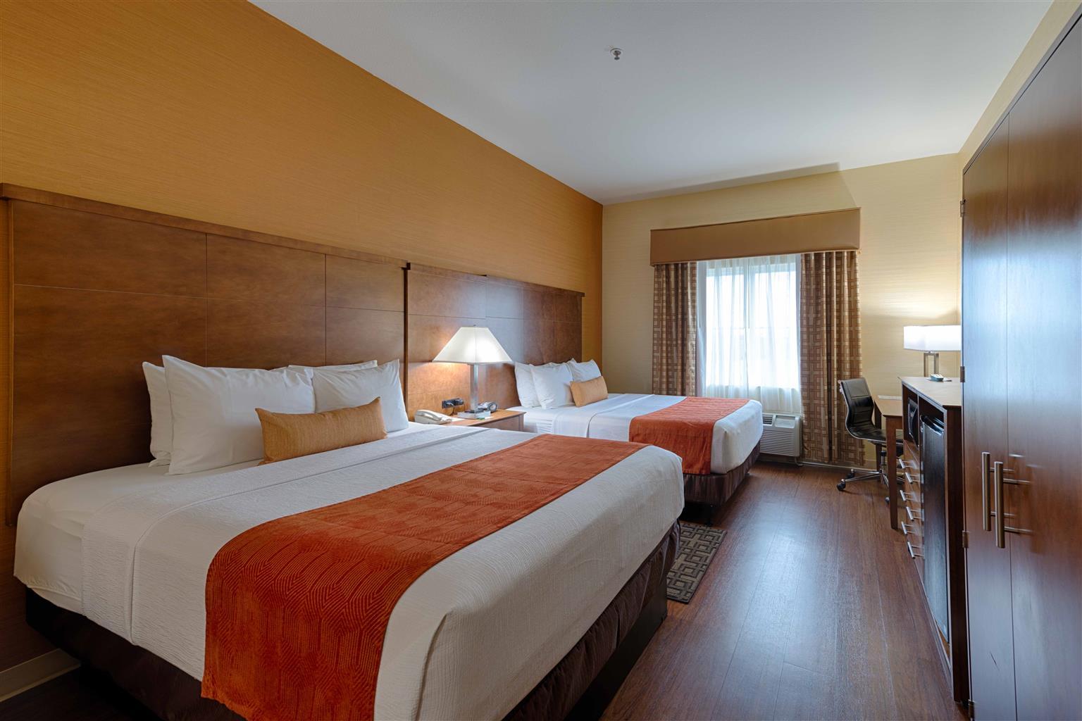 Best Western Plus Delta Inn & Suites Oakley Exterior photo