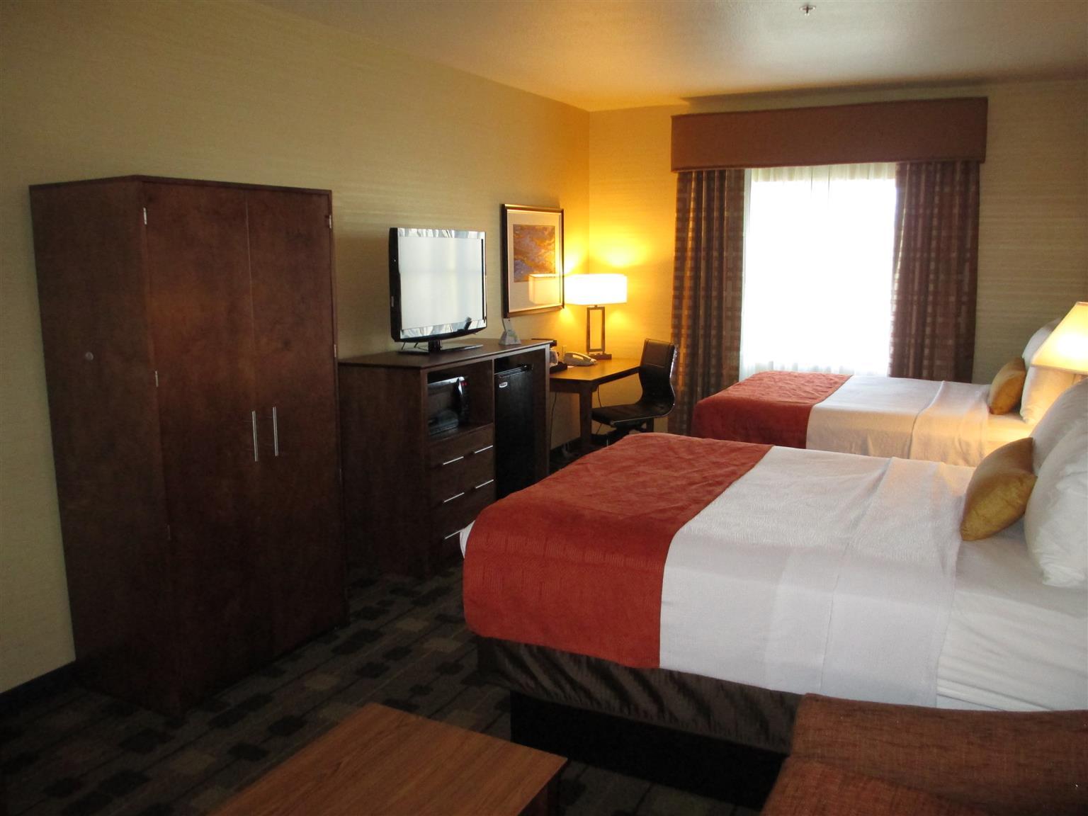 Best Western Plus Delta Inn & Suites Oakley Exterior photo