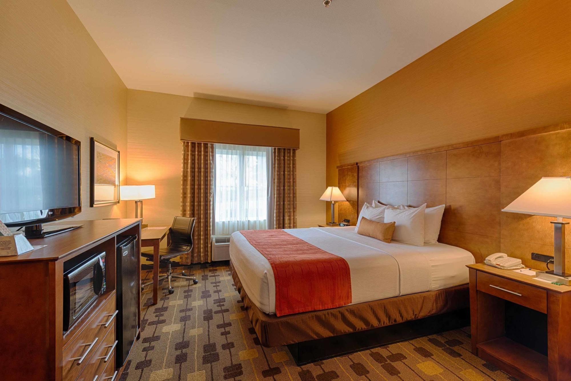 Best Western Plus Delta Inn & Suites Oakley Exterior photo