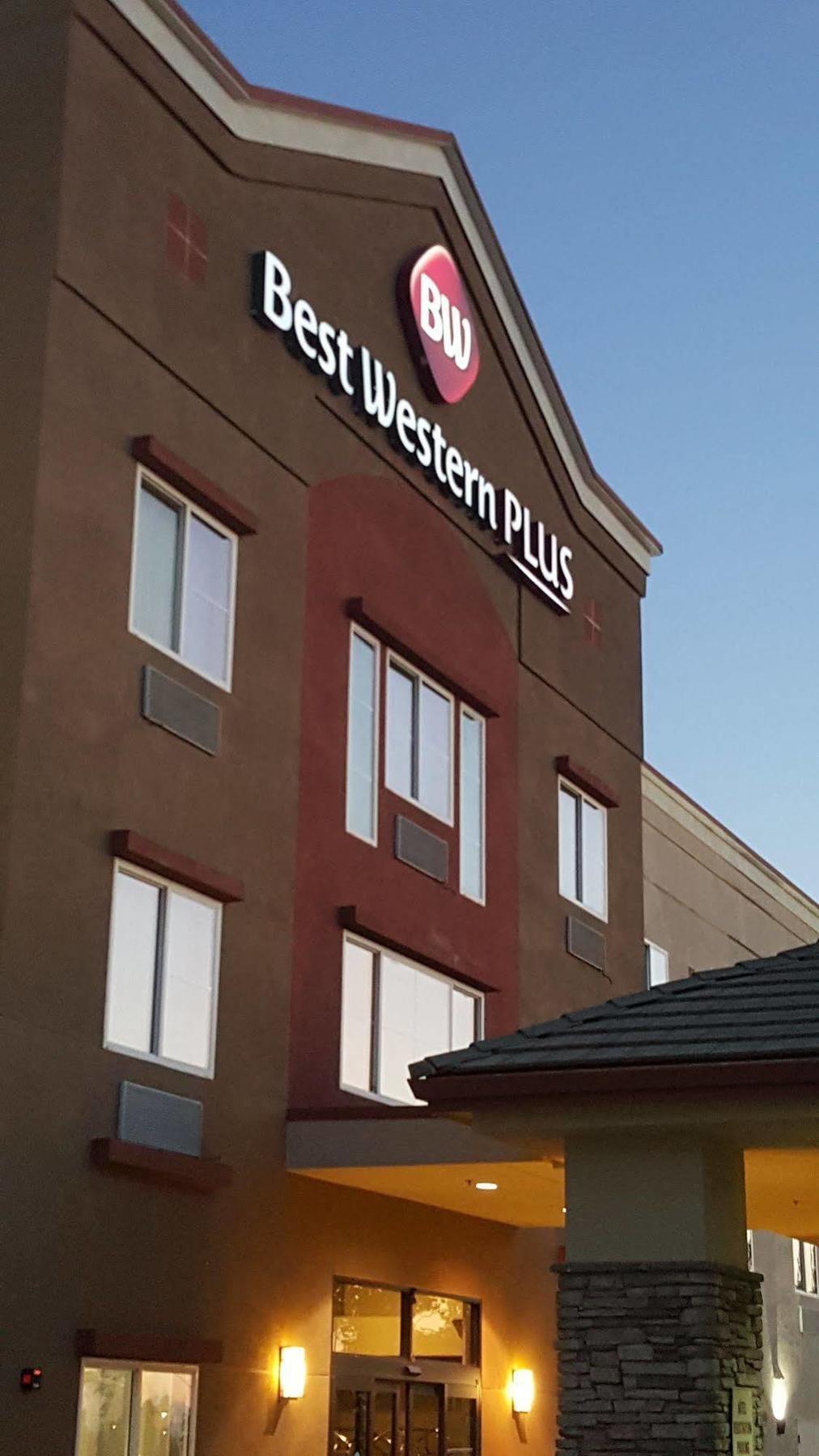 Best Western Plus Delta Inn & Suites Oakley Exterior photo